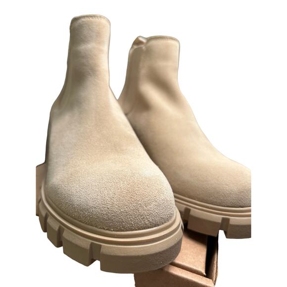 Steve Madden Women's Howler Chelsea Boot: Heeled Ankle Boot, SZ 8.5 Shoes - Picture 9 of 10